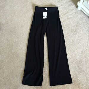 Zara black knitted pants. Never worn. Size small.